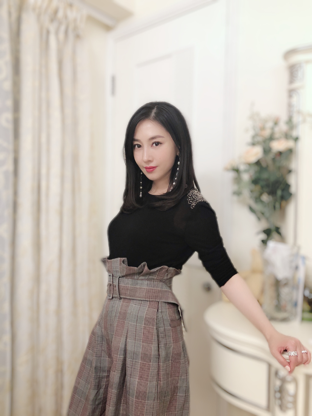 48歲樊少皇二胎得女,妻子賈曉晨是個山東大妞,但穿衣很港風