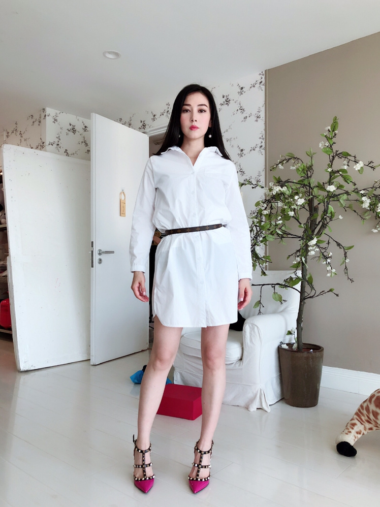 48歲樊少皇二胎得女,妻子賈曉晨是個山東大妞,但穿衣很港風